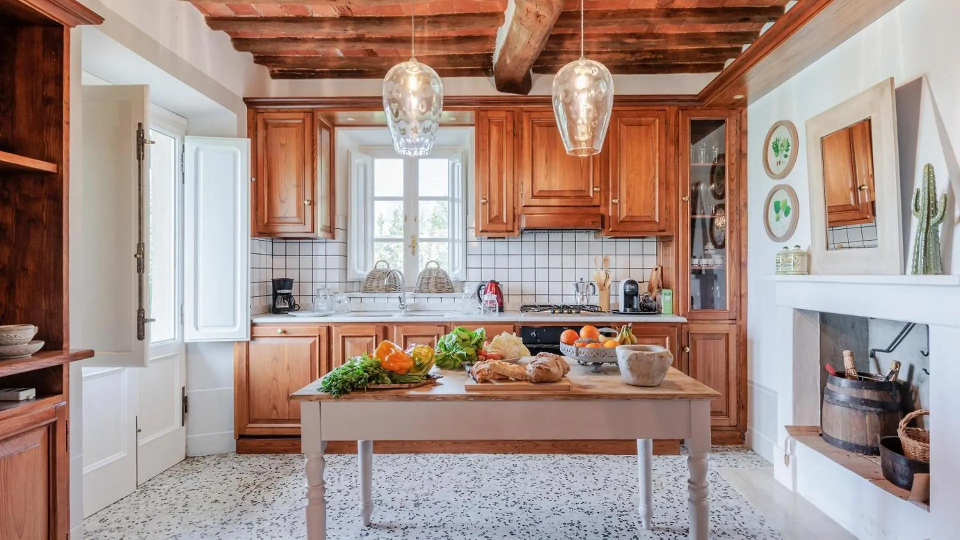 Villa Aperitivo, Romantic And Panoramic Stone Farm Capannori